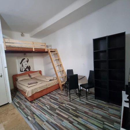 7Dab Apartment Bezeredj Contactless Self -Check-In Budapest Bagian luar foto