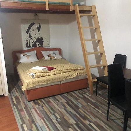 7Dab Apartment Bezeredj Contactless Self -Check-In Budapest Bagian luar foto