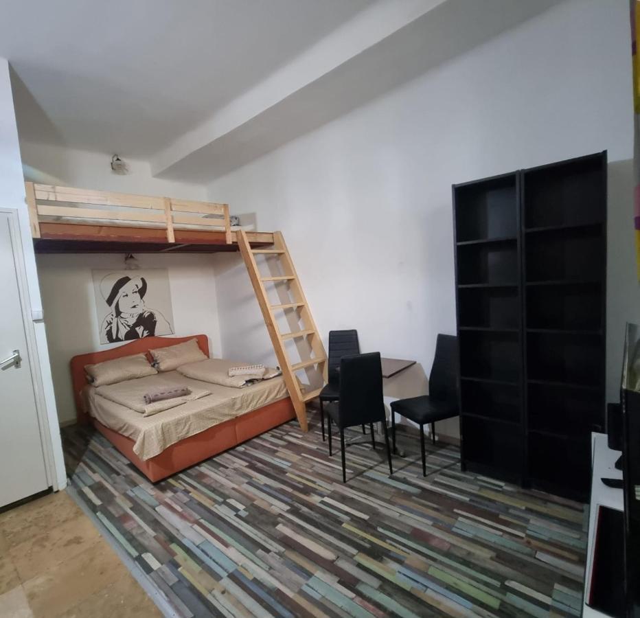 7Dab Apartment Bezeredj Contactless Self -Check-In Budapest Bagian luar foto