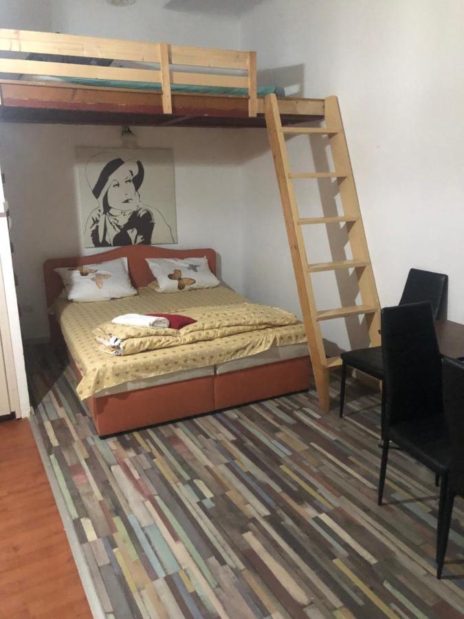 7Dab Apartment Bezeredj Contactless Self -Check-In Budapest Bagian luar foto